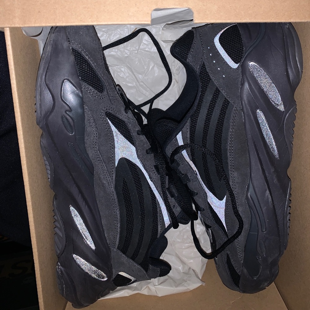 Yeezy vanta 700